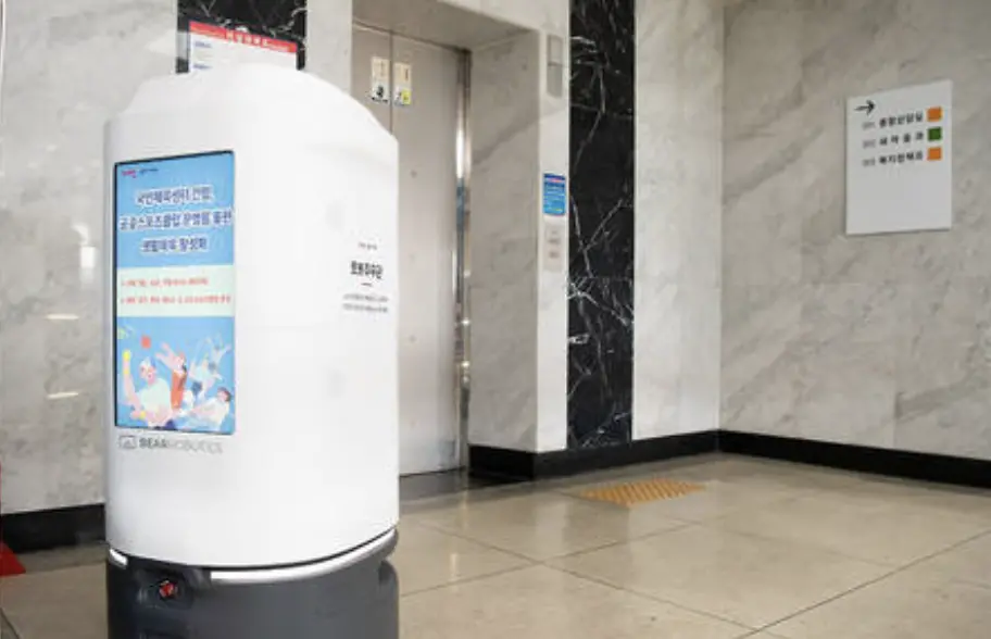 韩国首起&ldquo;机器人雇员自杀事件&rdquo;？目击者：原地打转后从楼道坠落