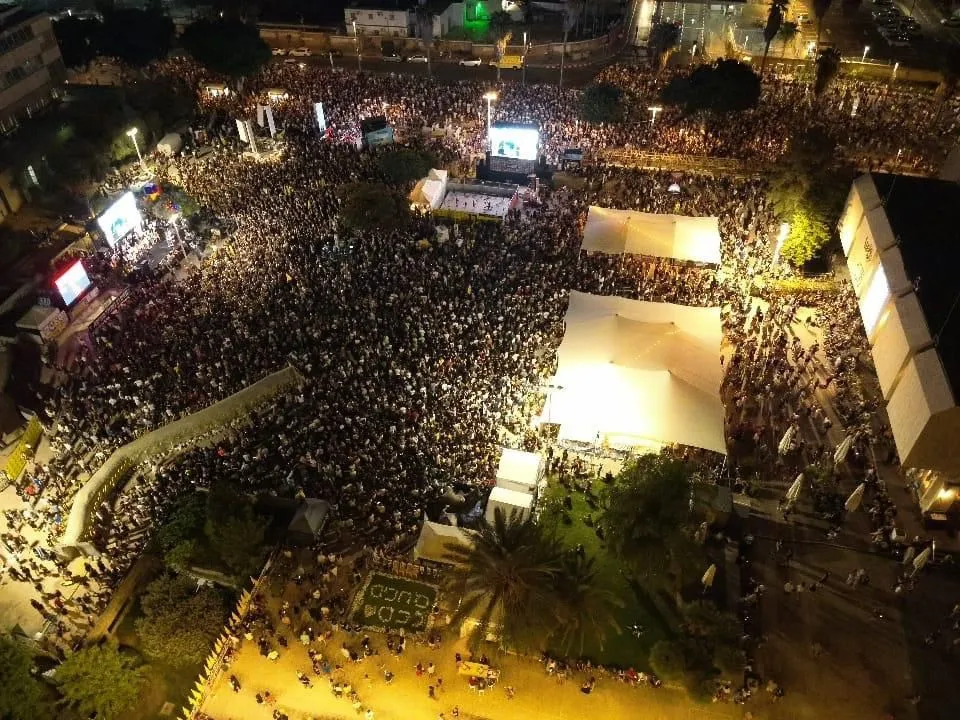 &ldquo;内塔尼亚胡判了人质死刑，上街抗议让国家颤抖吧&rdquo;