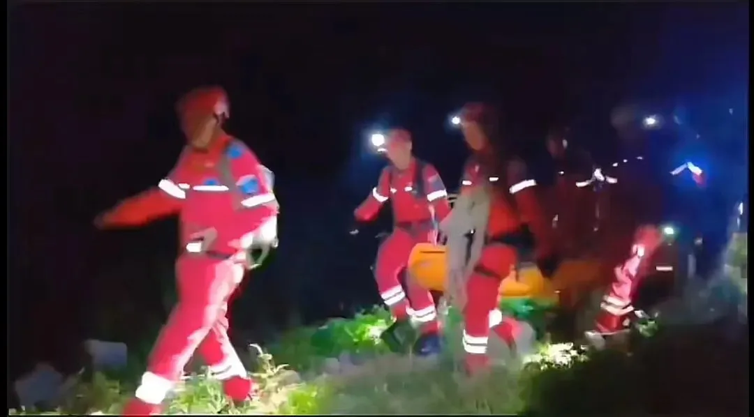 河南一游客景区失足坠崖？救援队：悬崖200多米，男子已去世