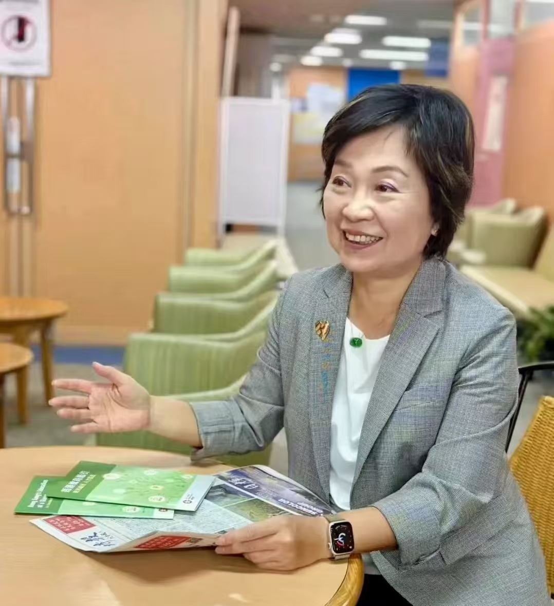 香港教育局局长蔡若莲博士接受日本关西华文时报的独家专访